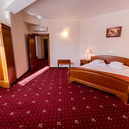 Hotel Amadeus Focsani Ngoại thất bức ảnh