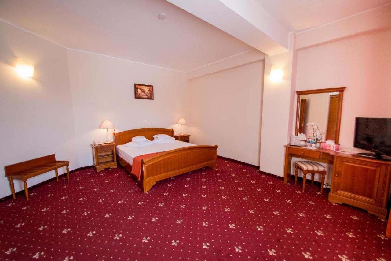 Hotel Amadeus Focsani Ngoại thất bức ảnh