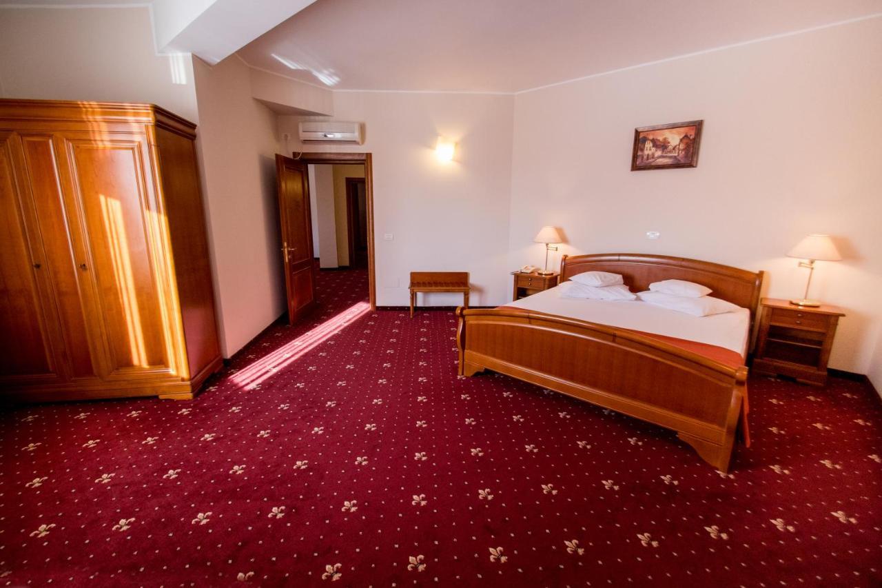 Hotel Amadeus Focsani Ngoại thất bức ảnh