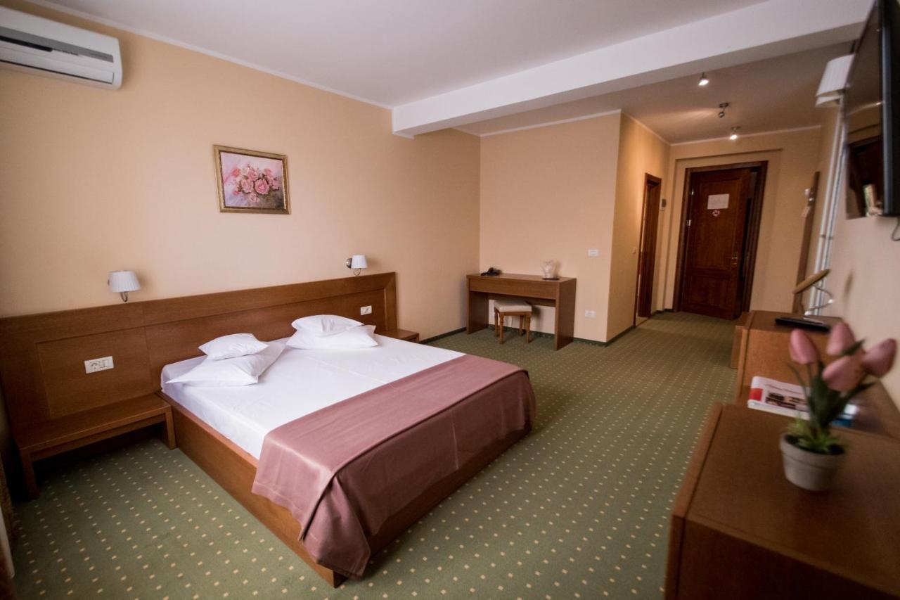 Hotel Amadeus Focsani Ngoại thất bức ảnh